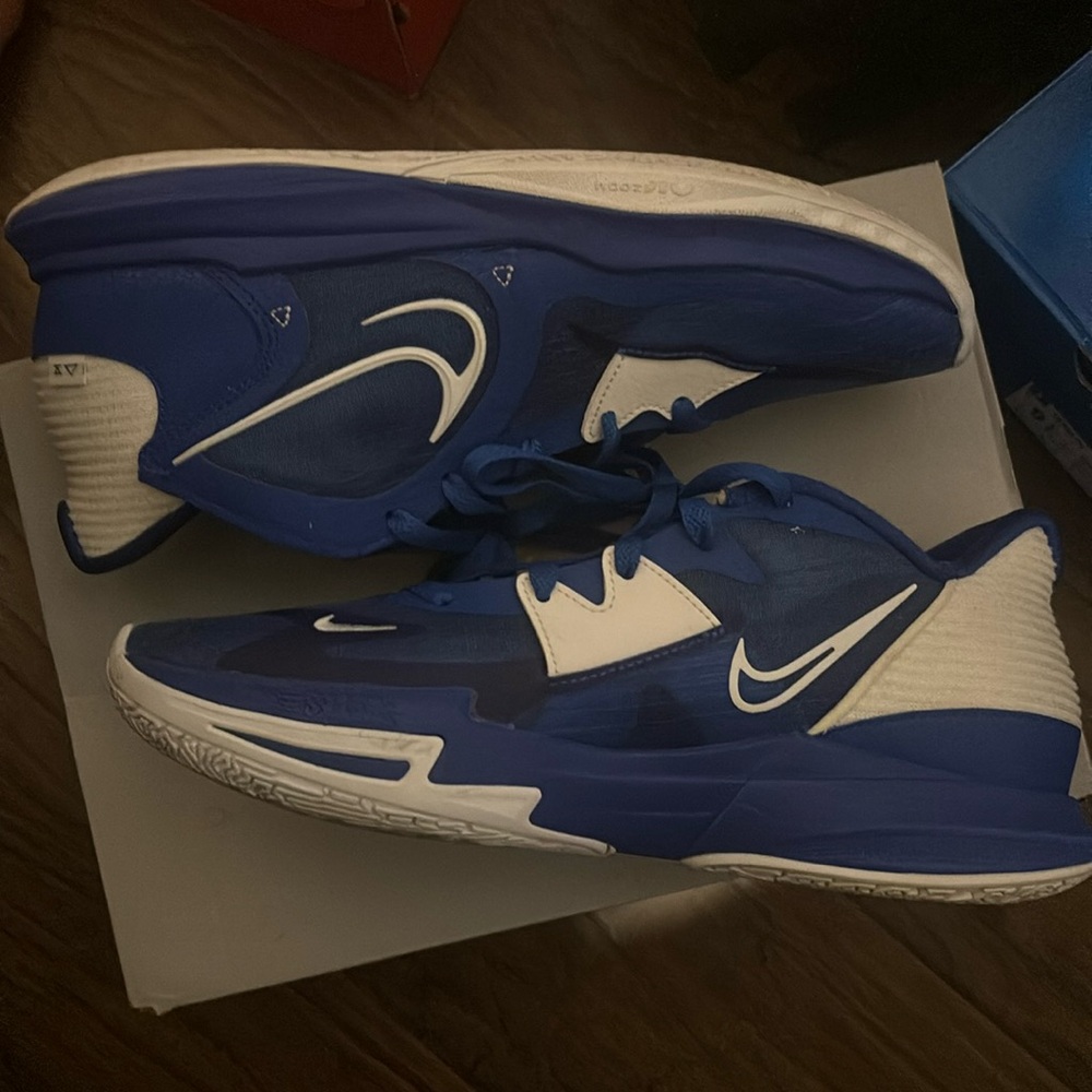 Nike kyrie 5 lows